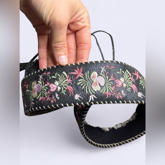 Express Floral Embroidered Black Belt - Picture 7 of 7